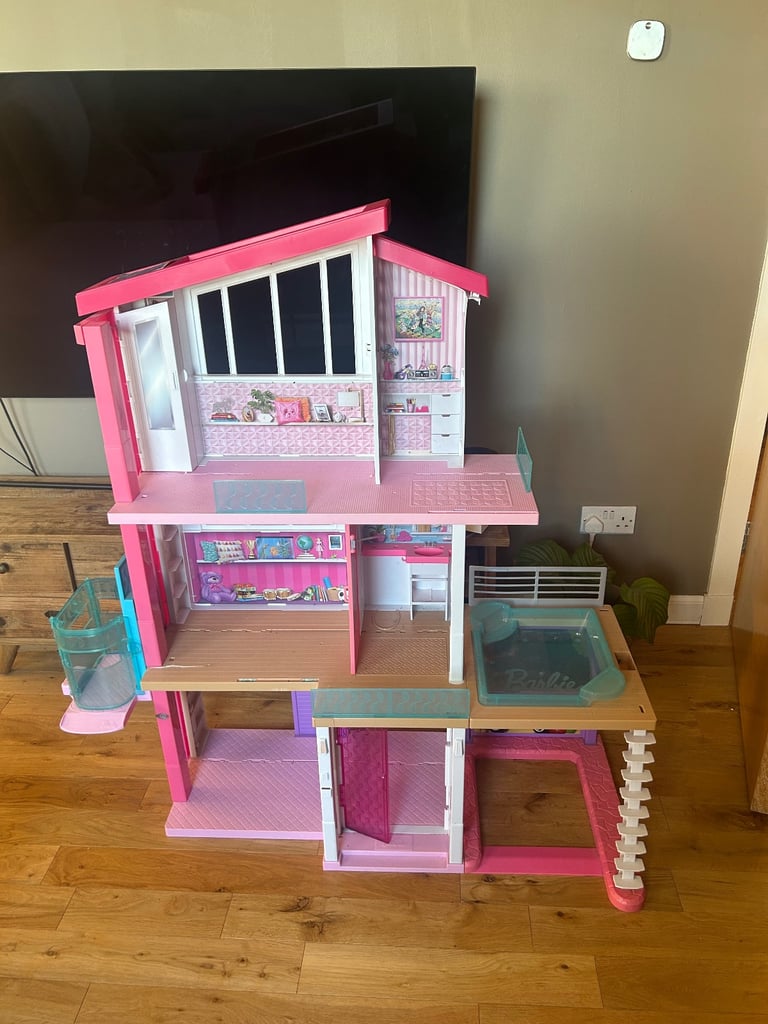 Barbie dolls house
