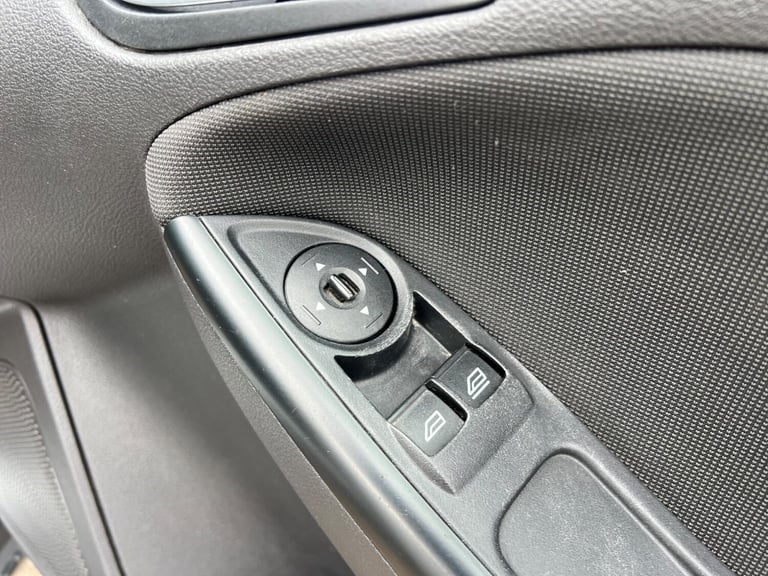 2013 Ford Focus 1.6 Zetec Euro 5 5dr HATCHBACK Petrol Manual