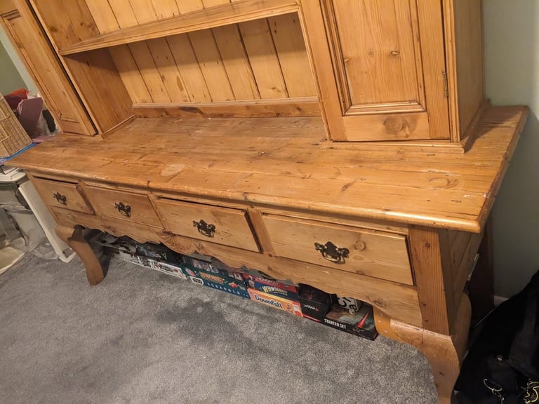 Pine dresser