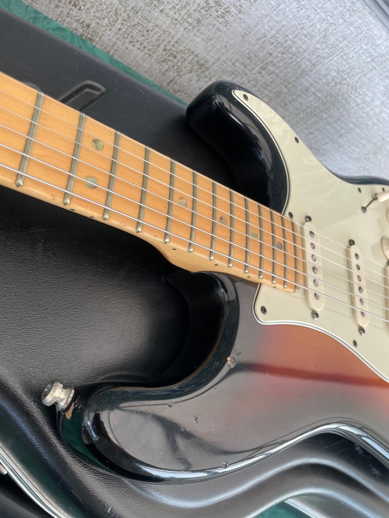 Trades Fender USA American deluxe strat Stratocaster electric guitar 