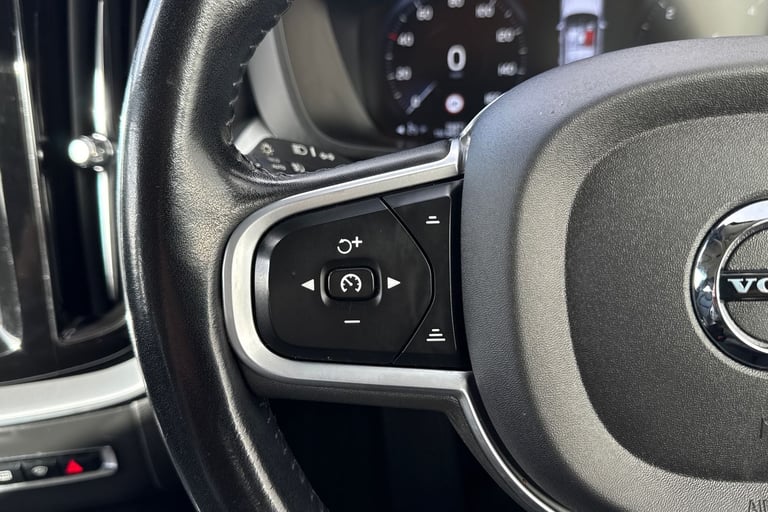 2019 Volvo XC60 2.0 B4 MHEV Momentum Auto AWD Euro 6 (s/s) 5dr SUV DIESEL Automatic