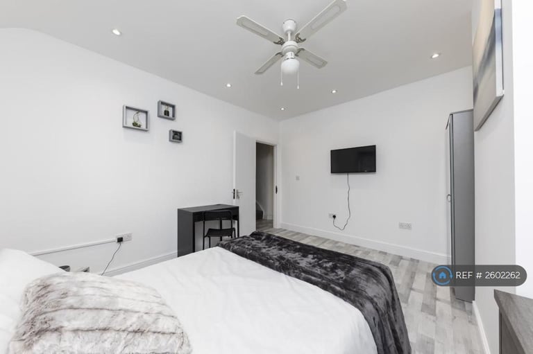 2 bedroom flat in London, London, N9 (2 bed) (#2602262)