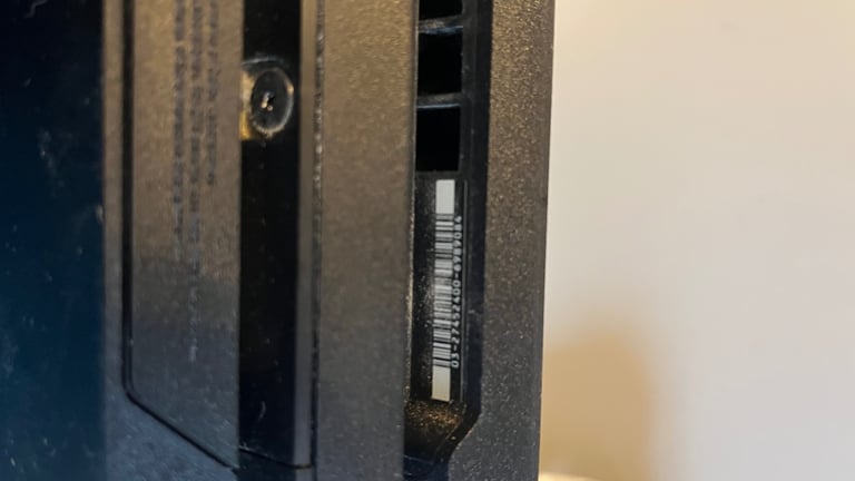 PS4 PRO with game ans all leads 