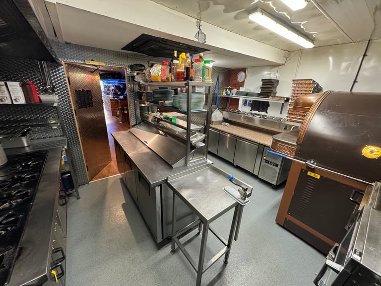 Restaurant/Luxury Bar Business For Sale - Prime Location - Modern Interior - Free Parking