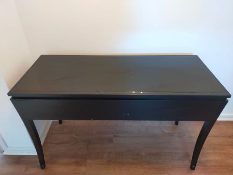Bedroom dressing table 