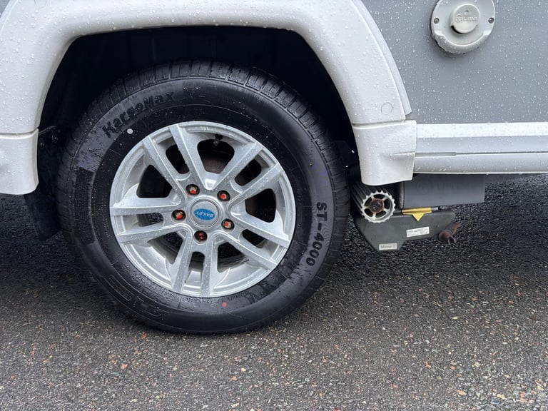 BAILEY PURSUIT 400-2 LIGHT WEIGHT CARAVAN WITH AUTO MOVER ..............NOW SOLD