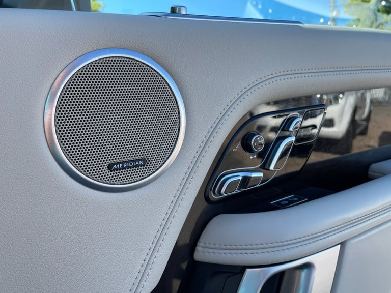 2019 Land Rover Range Rover 3.0 SD V6 Vogue black pack SUV 5dr Diesel Auto 4WD 275 bhp ESTATE Die...