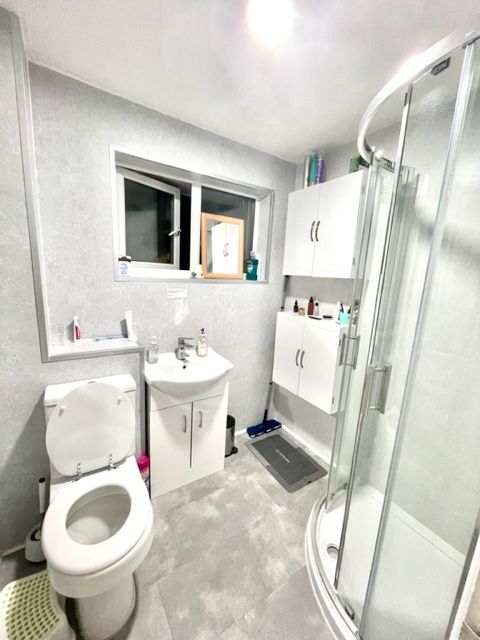Short term Dec-Mar double bed in 3 bed house