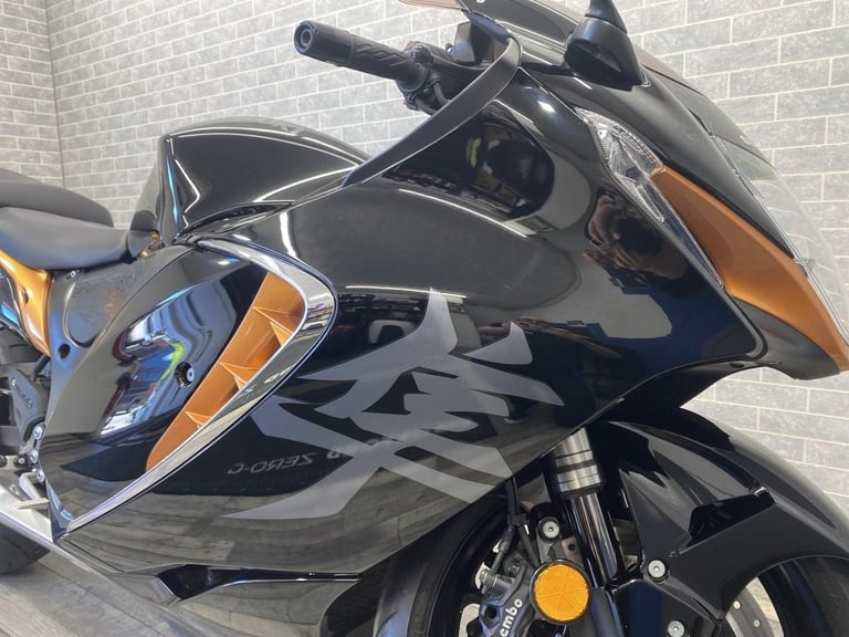 2021 SUZUKI GSX 1300 R HAYABUSA WITH ONLY 4701 MILES IN THE BEST COLOUR SCHEM...