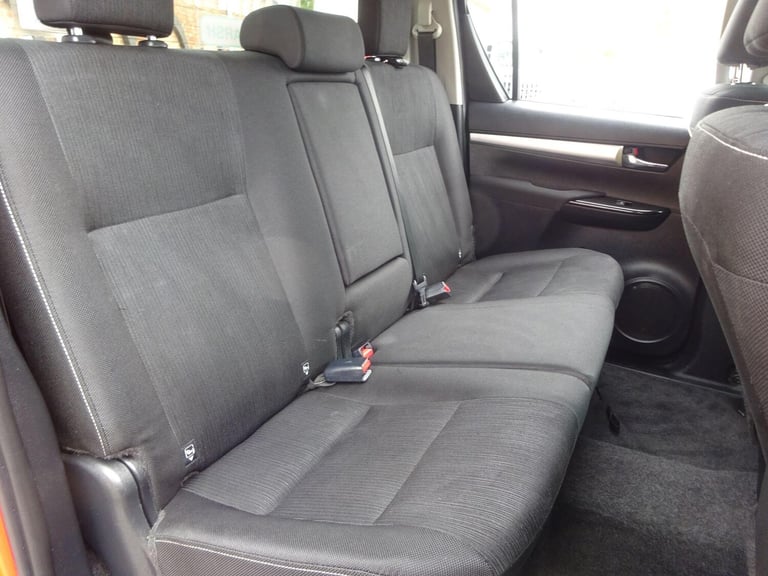 2021 Toyota Hilux 2.8 D-4D Invincible Auto 4WD Euro 6 (s/s) 4dr PICK UP Diesel Automatic