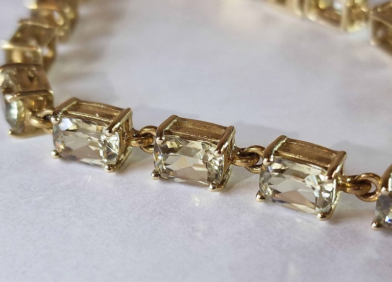 9ct Hallmarked Gold Green Sapphire Bracelet - 7.5 inches Long - Boxed - VGC