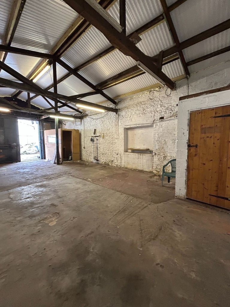 Commercial Garage/workshop/storage Unit 725 sq. ft.