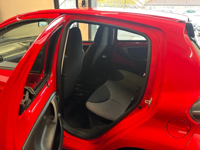 2014 Toyota AYGO 1.0 VVT-i Move with Style 5dr HATCHBACK Petrol Manual