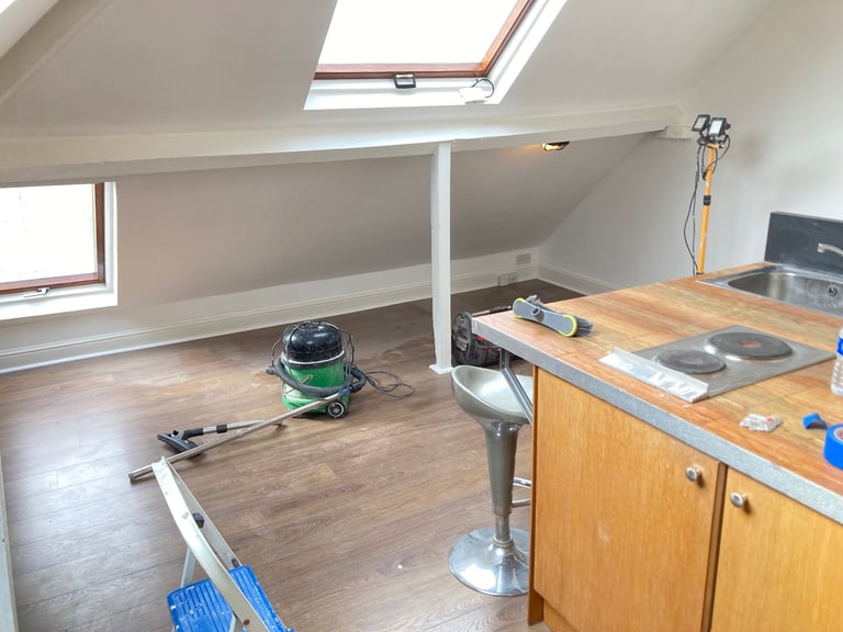 Includes Bills Top Studio Flat BathShower OpenDBedRoomKitchenDineSit VeryNearTubeBusShopsPark