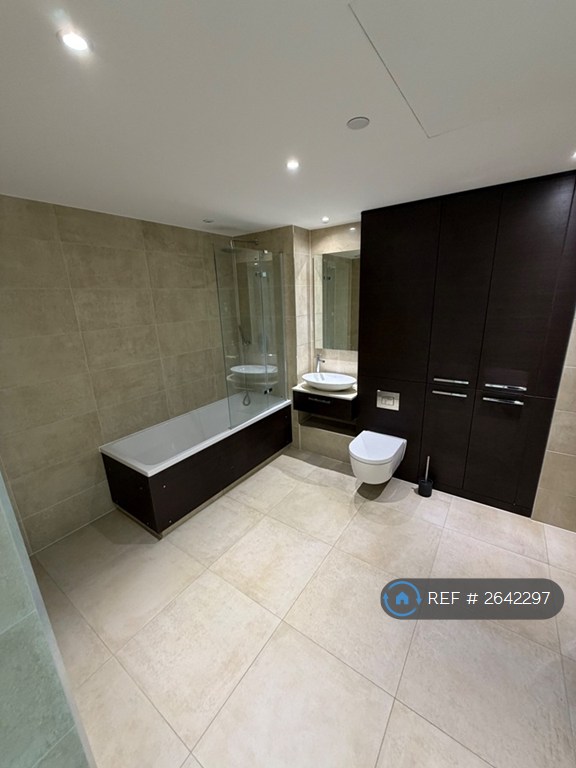 2 bedroom flat in City North East Tower, London, N4 (2 bed) (#2642297)