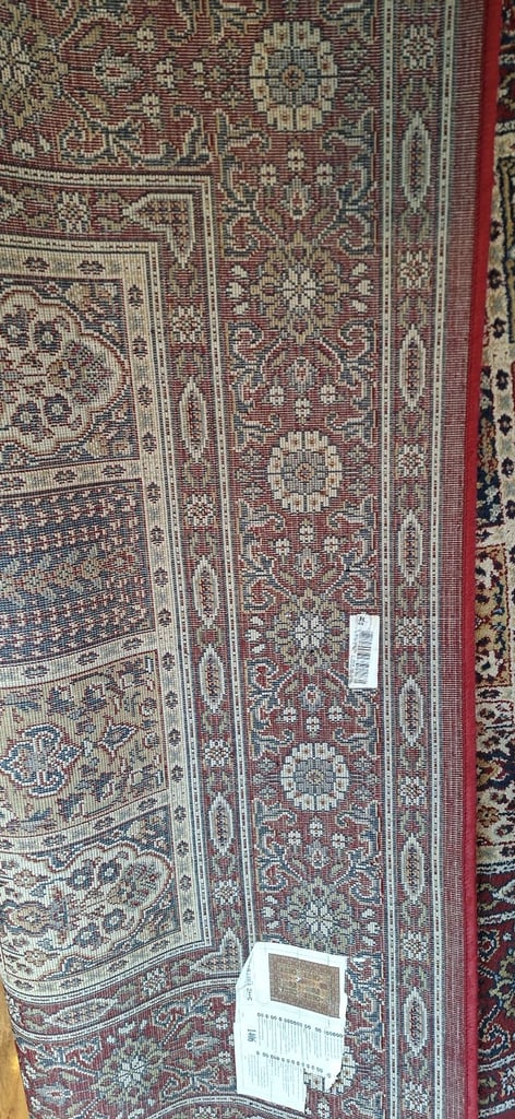 Egyptian style rug in good condition from free pets and smoke home 