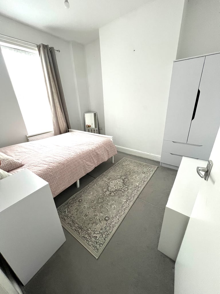 Double room - prefer female
