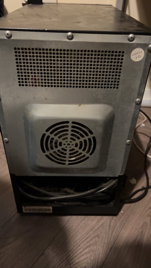 Curry’s mini fridge 