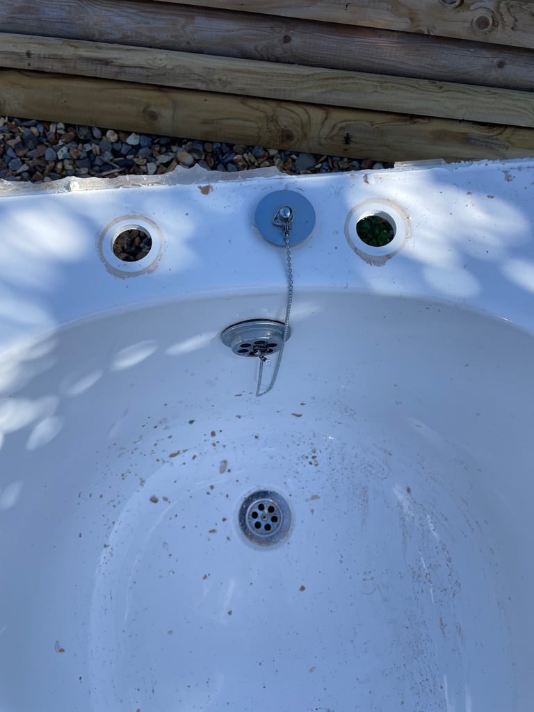 FREEE! Fibre glass bath