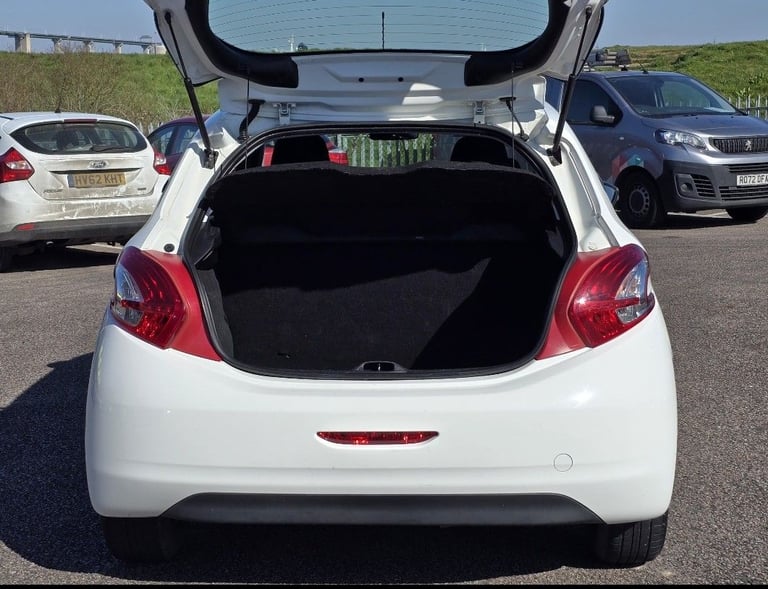 PEUGEOT 208, 2013, 1.0 PETROL MANUAL, MOT AUGUST 2026. SERVICE HISTORY. VERY CHEAP TO RUN 