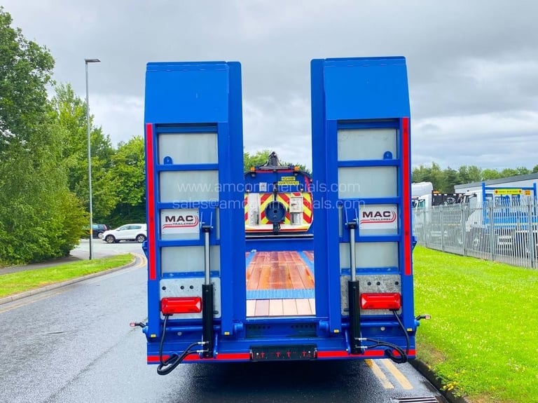 MCCAULEY TANDEM AXLE DRAWBAR LOADER 
