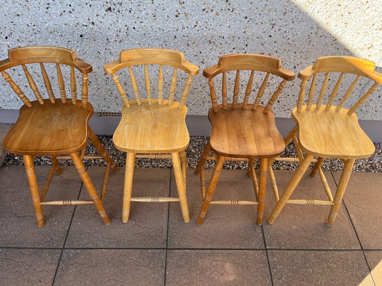 4 wooden bar stools 