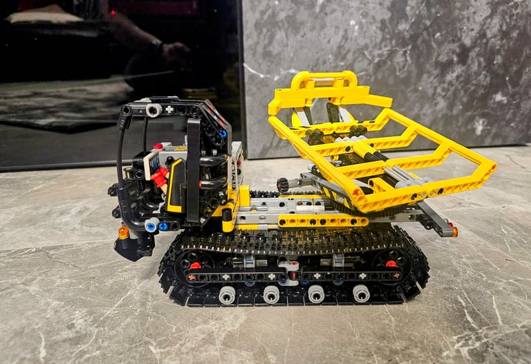 Lego Technic Tracked Loader (model no 42094)