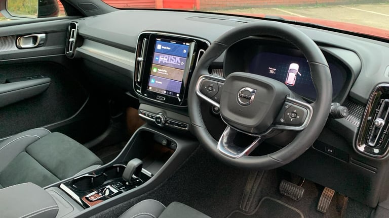 2024 Volvo XC40 2.0 B4 MHEV Plus SUV 5dr Petrol Hybrid DCT Auto Euro 6 (s/s) (197 ps) ESTATE Petr...