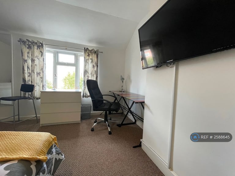 2 bedroom flat in Lower Ford Street, Coventry, CV1 (2 bed) (#2588645)