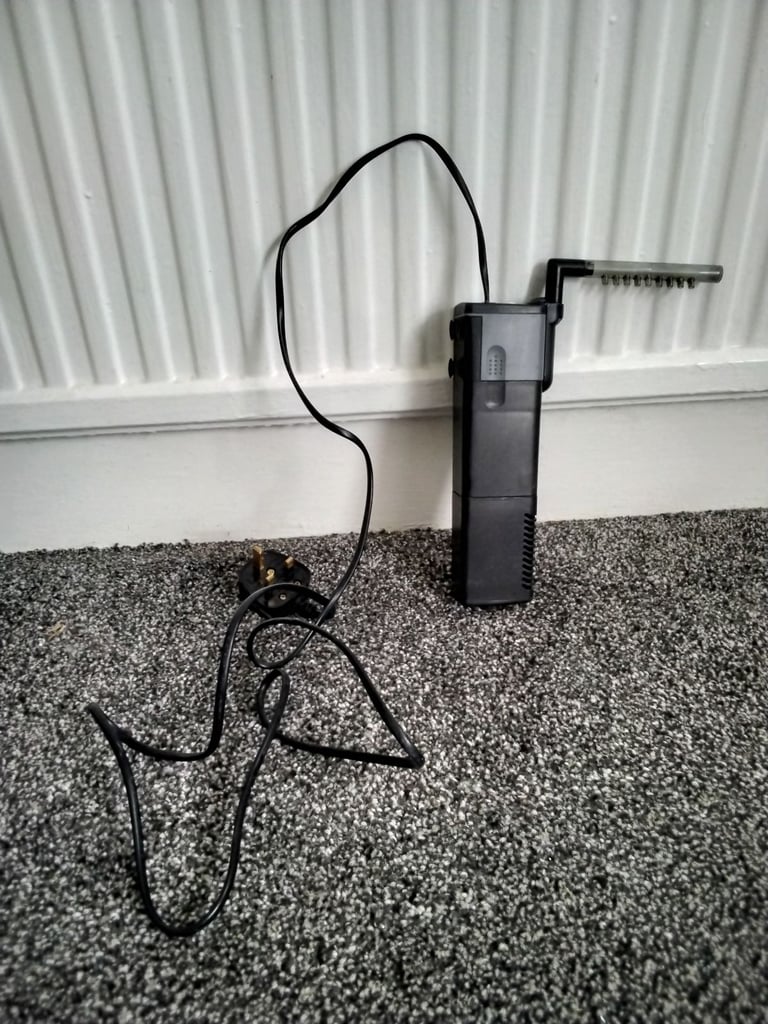 60L glass fish tank, with accessories. 