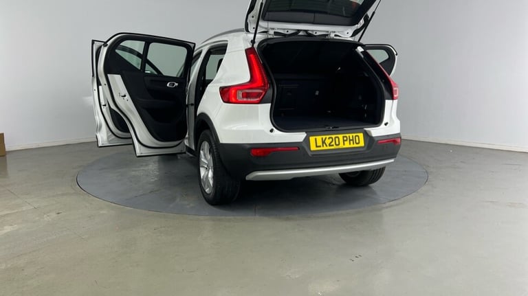 2020 Volvo XC40 T3 Momentum Automatic Estate Petrol Automatic