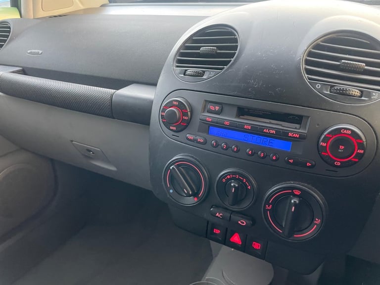 VW BEETLE 2.0 PETROL 2000 X REG 3 DOOR 1 OWNER GENUINE 70223 MOT MARCH 14TH 2026 SERVICE HISTORY