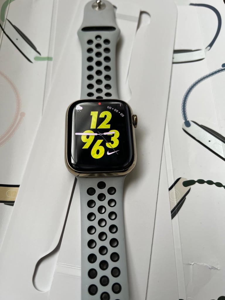 Apple Watch Series 8 45MM stainless steel Gold 
