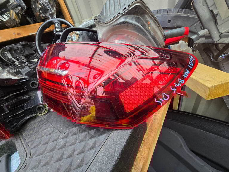 AUDI A4 B9.5 AVANT ESTATE SINGLE REAR BACK OUTER TAIL LIGHT LED Breaking Parts. 