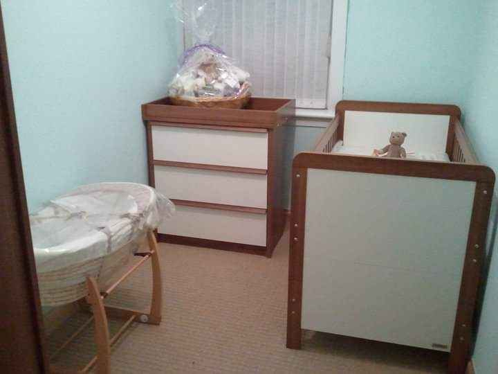 mama and papas oak atlas nursery set bed/wardrobe/drawers changes to junoir bed