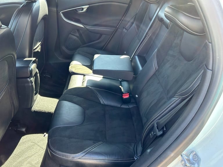 2015 Volvo V40 1.6 T2 R-Design Hatchback 5dr Petrol Manual Euro 5 (s/s) (120 ps) Hatchback Petrol...