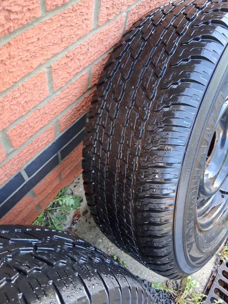 4 Toyota 4wd pick up wheels tyers. 