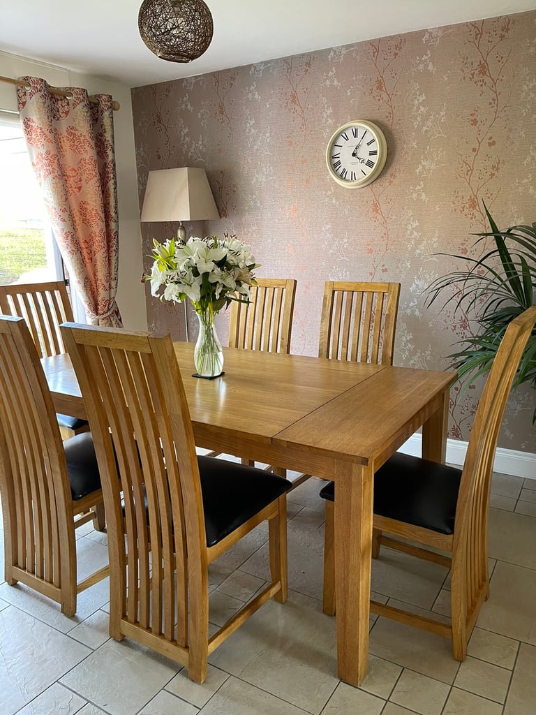Solid oak kitchen table & 6 chairs/dining set