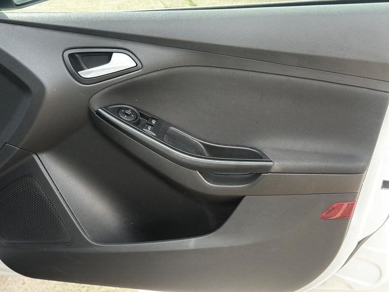  Ford Focus 1.0T EcoBoost Zetec Euro 5 (s/s) 5dr Petrol Manual
