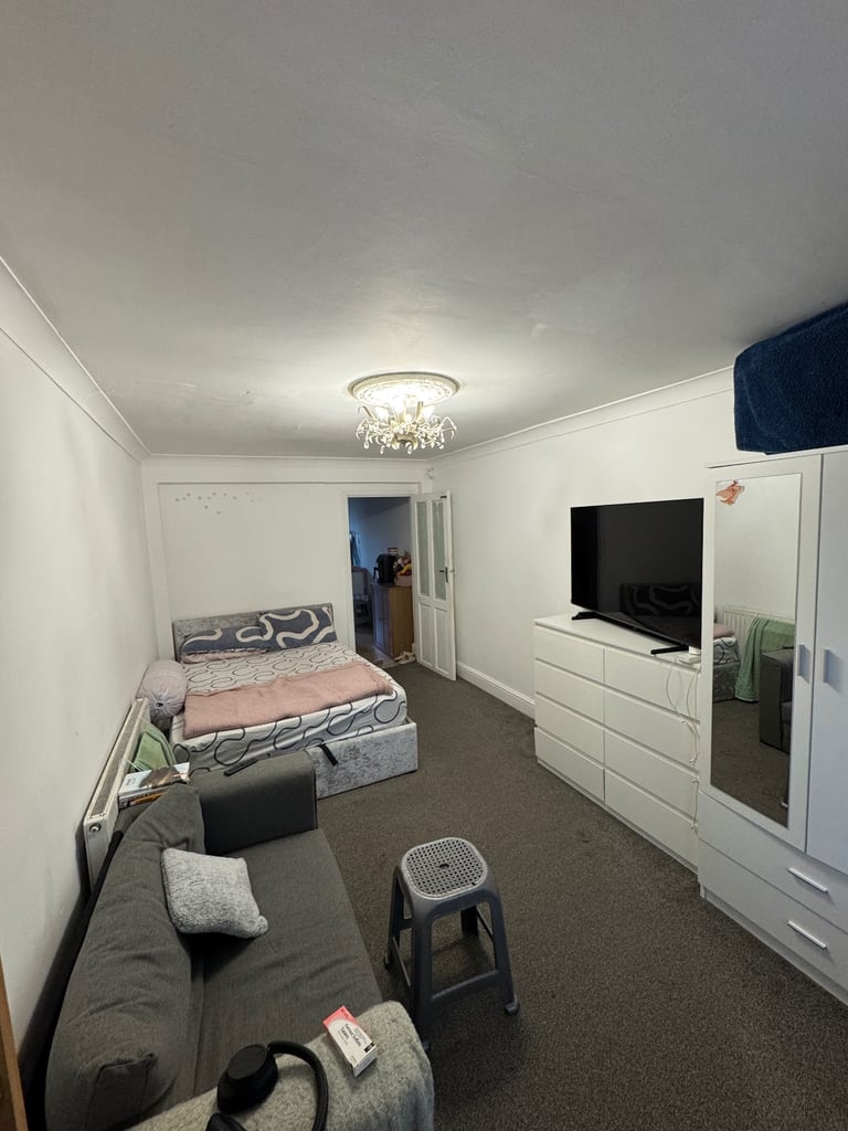 image for STUDIO FLAT TO RENT IN REDBRIDGE WITH SEPARATE ENTRANCE