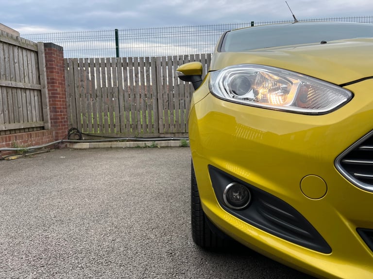FORD FIESTA 1.25 ZETEC 5DR 11 MOT £35 TAX 2 F/KEEPERS!