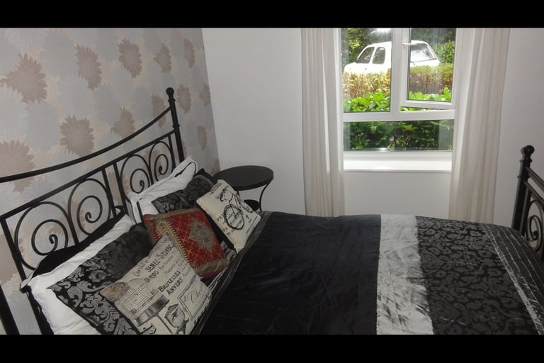Immaculate ground floor fully-furnished apartment in Victoria Park, Manchester