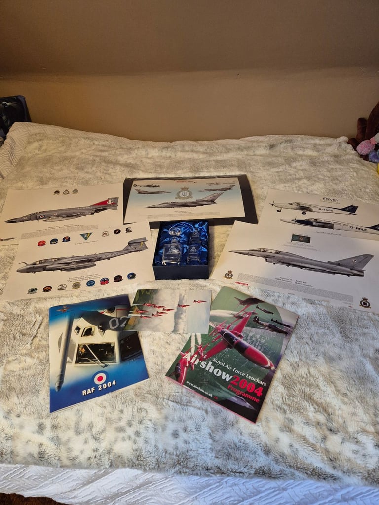 Collection of Leuchars airshow 2004 including Mini glass inscribed decanter snd glasses set.
