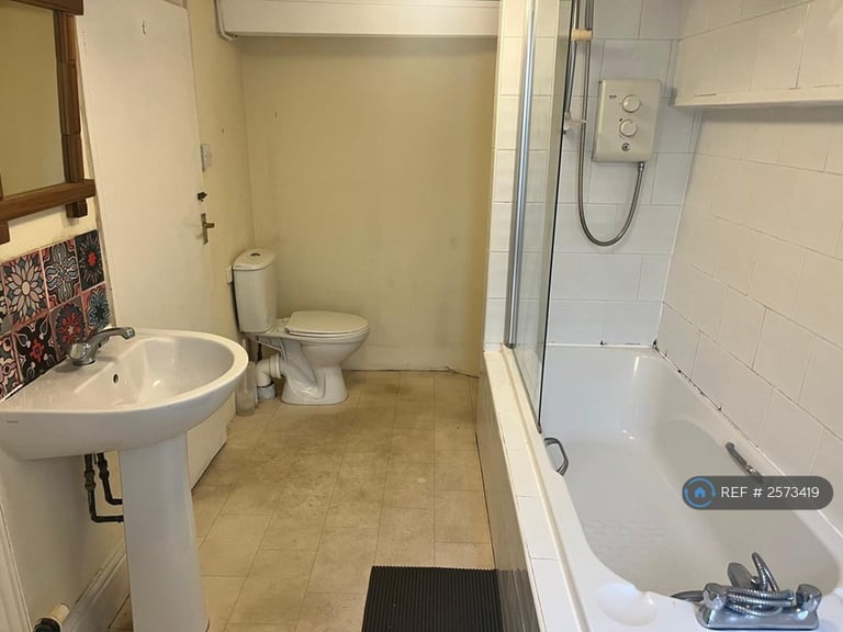 2 bedroom flat in High Street, Haverfordwest, SA61 (2 bed) (#2573419)