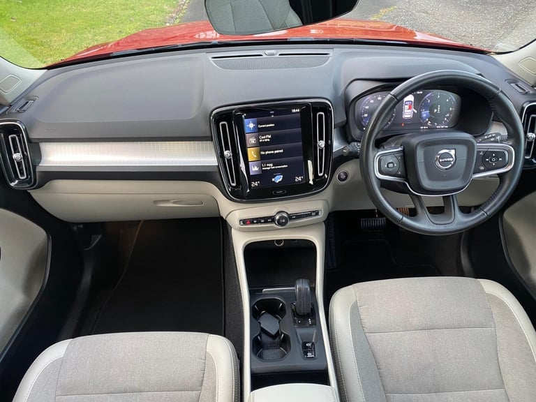 2018 Volvo XC40 2.0 D3 Momentum SUV 5dr Diesel Auto Euro 6 150BHP