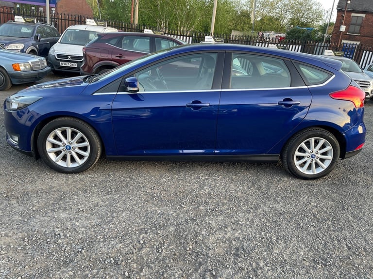 2015 Ford Focus TITANIUM 5-Door Petrol