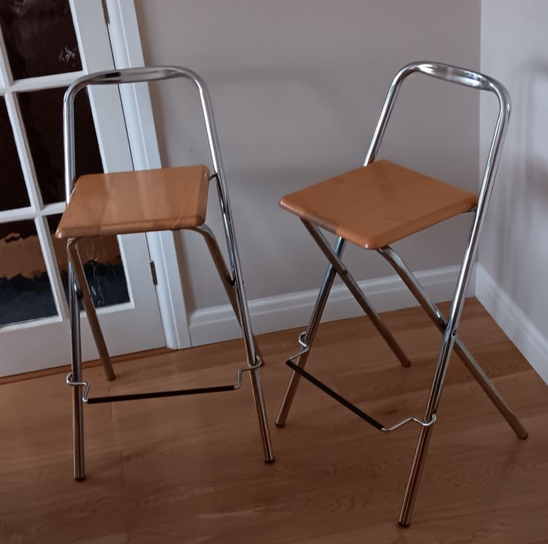 Pair of foldable barstools 