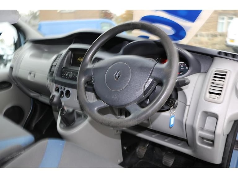 2013 RENAULT TRAFIC LWB *NO VAT* SPORT EXCELLENT CONDITION YEARS MOT vivaro