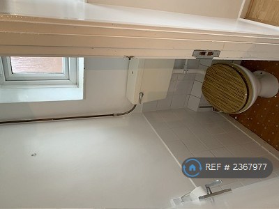 3 bedroom flat in Morland Estate, London, E8 (3 bed) (#2367977)