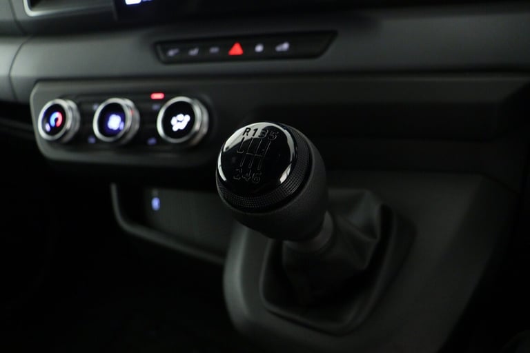 2025 Renault Master LM35 Blue dCi 150 Advance Medium Roof Van Auto PANEL VAN DIESEL Automatic